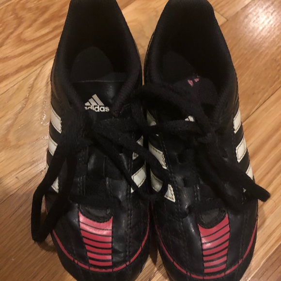 Soccer cleats - Picture 2 of 5